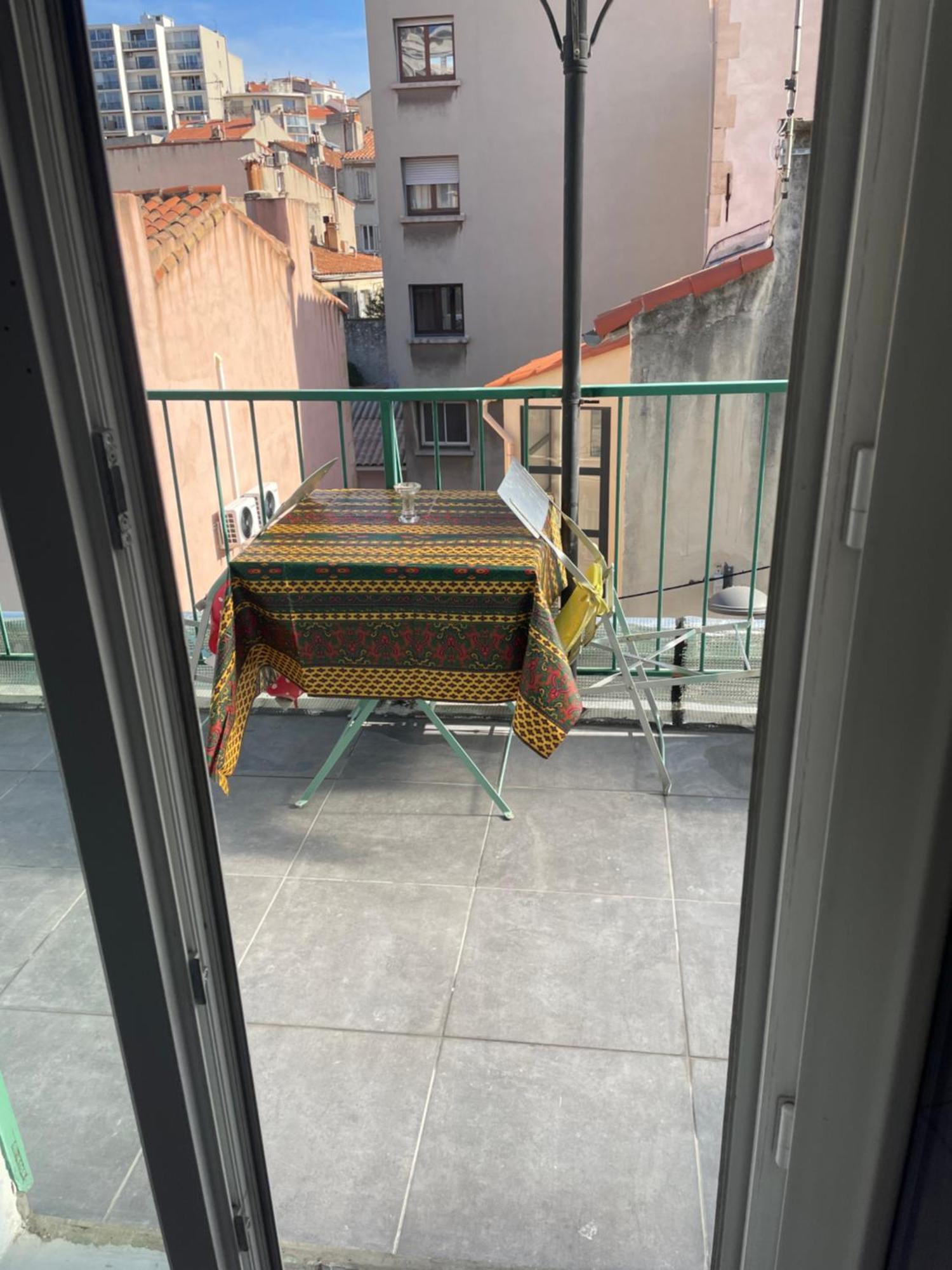 Stud Terras Ville Corniche 2 Pers Stat Gratuit Rue Modif Suivt Possib Et Accord Exclusif Marseille Exteriör bild