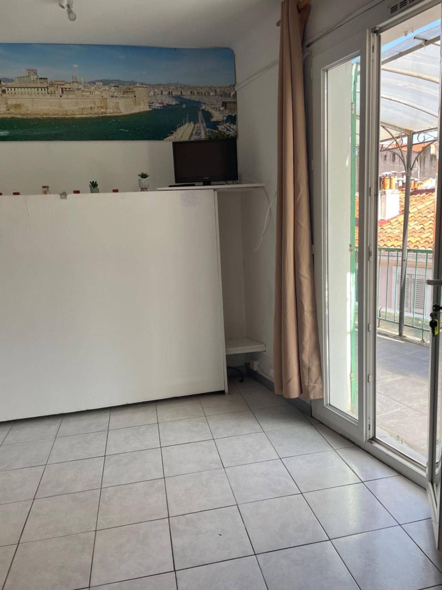 Stud Terras Ville Corniche 2 Pers Stat Gratuit Rue Modif Suivt Possib Et Accord Exclusif Marseille Exteriör bild